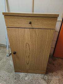 Comodino mobiletto in legno con cassetto e anta