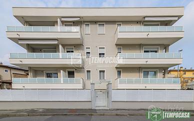 MERAVIGLIOSO TRE LOCALI CON DOPPI SERVIZI IN CONDO