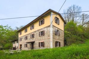 Casale indipendente con bosco privato nel Parco di