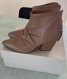 Tronchetto beige in pelle