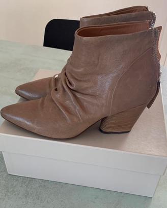 Tronchetto beige in pelle