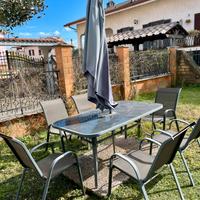 tavolo da giardino con 6 sedie e ombrellone