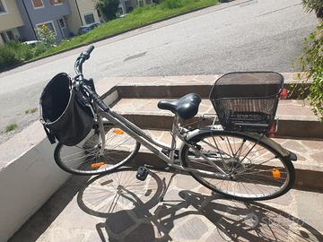 Bicicletta Bianca Esperia con cestini