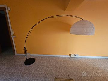 scrivanie, lampada divano  