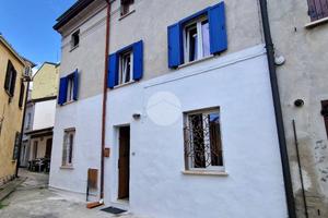 CASA DI CORTE A BORGO VIRGILIO