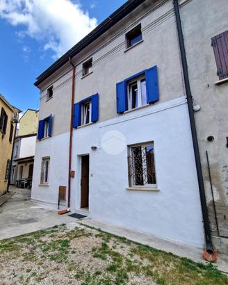CASA DI CORTE A BORGO VIRGILIO