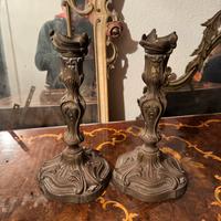 Coppia di portacandele antichi in bronzo