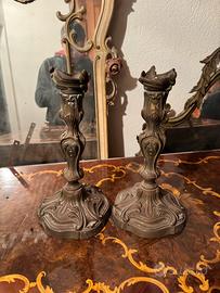Coppia di portacandele antichi in bronzo