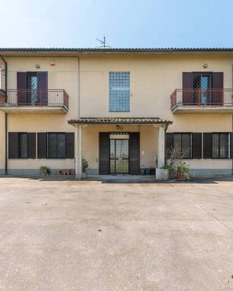 Villa di 370 m² con più di 5 locali e box auto dop