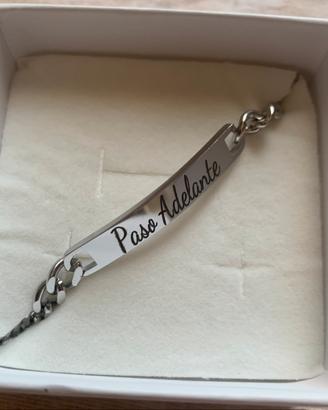 Bracciale della Steel con scritta paso adelante