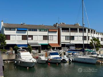 Villa a schiera con terrazza sulla darsena e po...