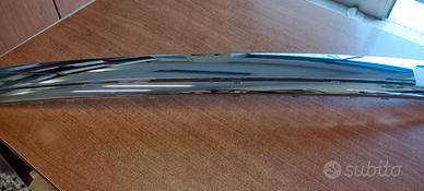 Modanatura centrale cromata