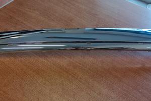 Modanatura centrale cromata