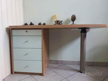 Scrivania in legno 