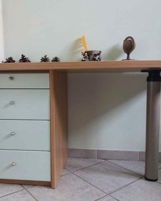 Scrivania in legno 