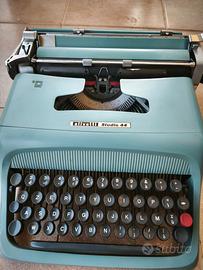Macchina da scrivere Olivetti Studio 44