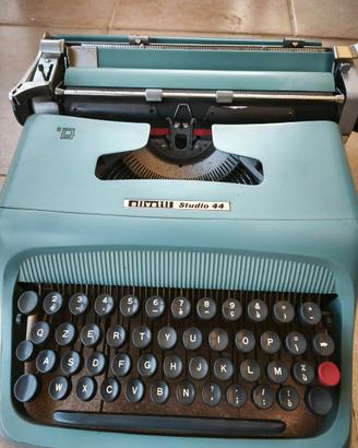 Macchina da scrivere Olivetti Studio 44