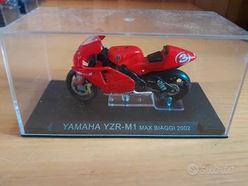 Yamaha YZR-M1 Max Biaggi 2002 