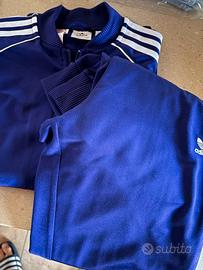 completo felpa e pantaloni adidad