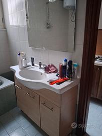 Mobile e specchio bagno