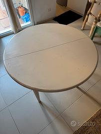 Tavolo + 4 sedie in legno massiccio