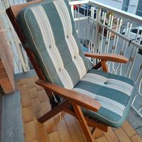poltrona in legno reclinabile con cuscino 