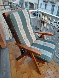 poltrona in legno reclinabile con cuscino 