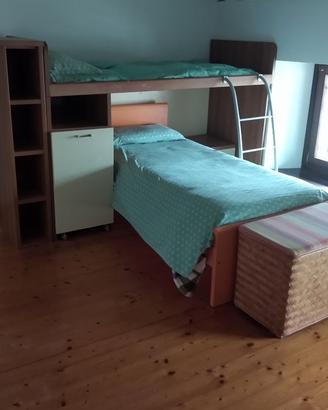 Arredo camera da letto con 2 letti singoli