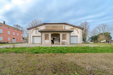 Immobile di 658 m² a Finale Emilia