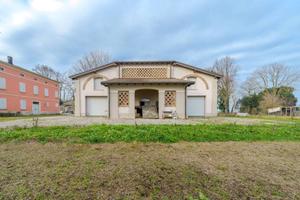 Immobile di 658 m² a Finale Emilia