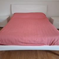 camera bianca in legno