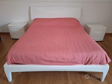 camera bianca in legno