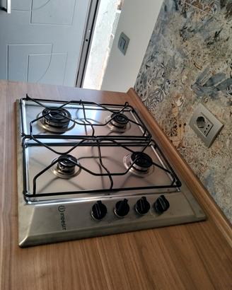 Piano cottura 4 fuochi Indesit 