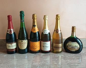 Bottiglie di Vino Vintage da Collezione