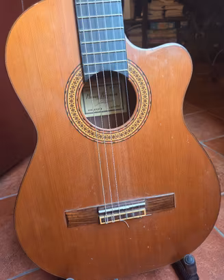 chitarre classiche Raimundo e Yamaha 