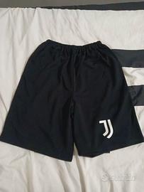 Pantaloncini e maglietta Juventus originali