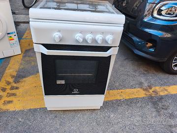 CUCINA A GAS CON FORNO A GAS INDESIT CONSEGNA 