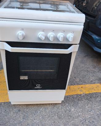 CUCINA A GAS CON FORNO A GAS INDESIT CONSEGNA 