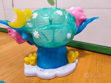 playset è il Glimmies Rainbow Friends Glimtree di 
