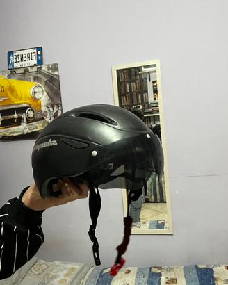 Casco per Mountan bike con visiera e luce led