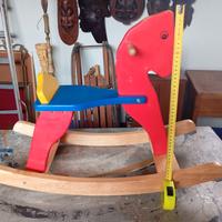 cavallo a dondolo in legno 