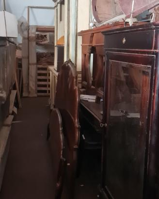 grande stok di mobili d'antiquariato e vintage