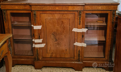 CREDENZA BASSA A VETRI STILE INGLESE