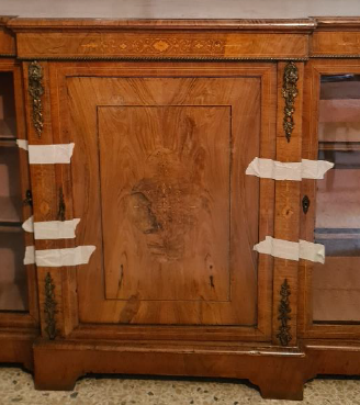 CREDENZA BASSA A VETRI STILE INGLESE