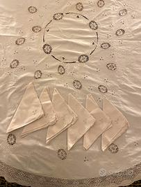 Vintage tovaglia rotonda ricamata a mano