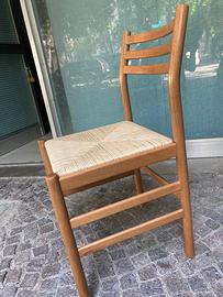 SEDIE IN LEGNO ROBUSTE