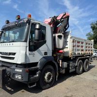 Iveco Trakker 380T500 gru