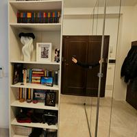 Armadio a L specchiato con libreria ikea 