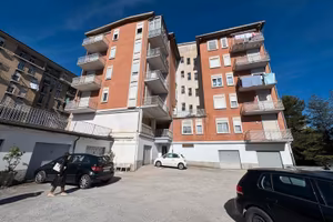 Via Pascoli-145 mq con box di 12 mq-zona Vazzieri