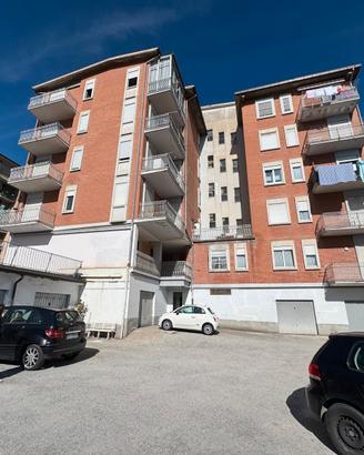 Via Pascoli-145 mq con box di 12 mq-zona Vazzieri